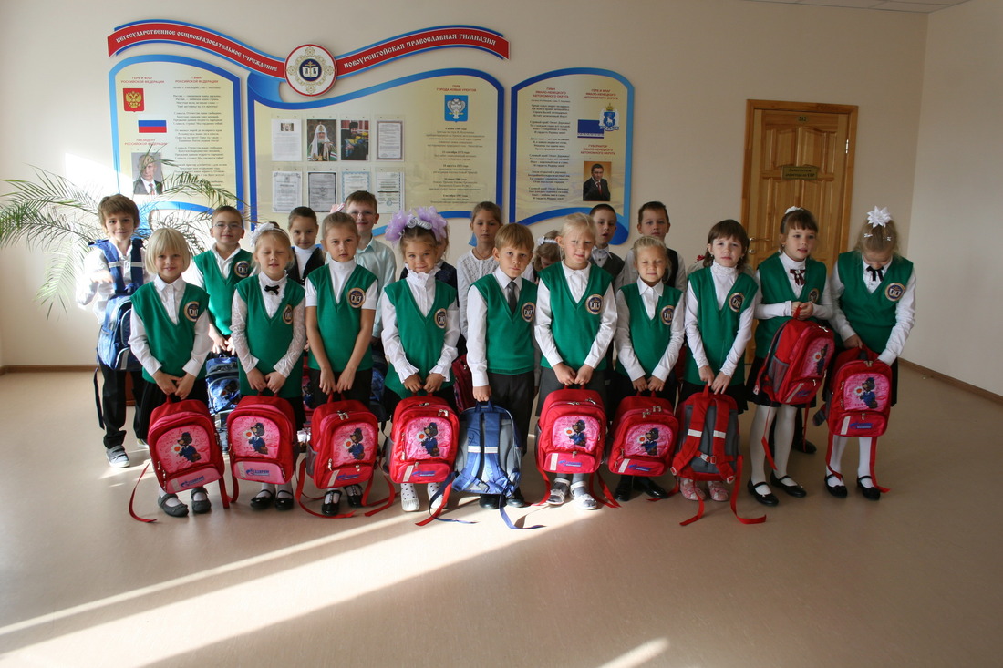 Маленькие воспитанники православной гимназии подаркам очень обрадовались