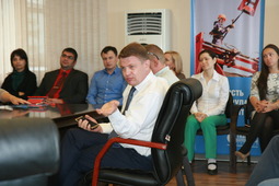 Сотрудники ООО "Газпром подземремонт Уренгой" принимали активное участие в беседе.