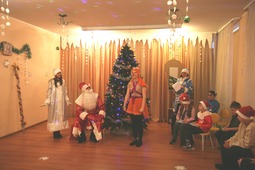Для гостей дети подготовили трогательное новогоднее представление