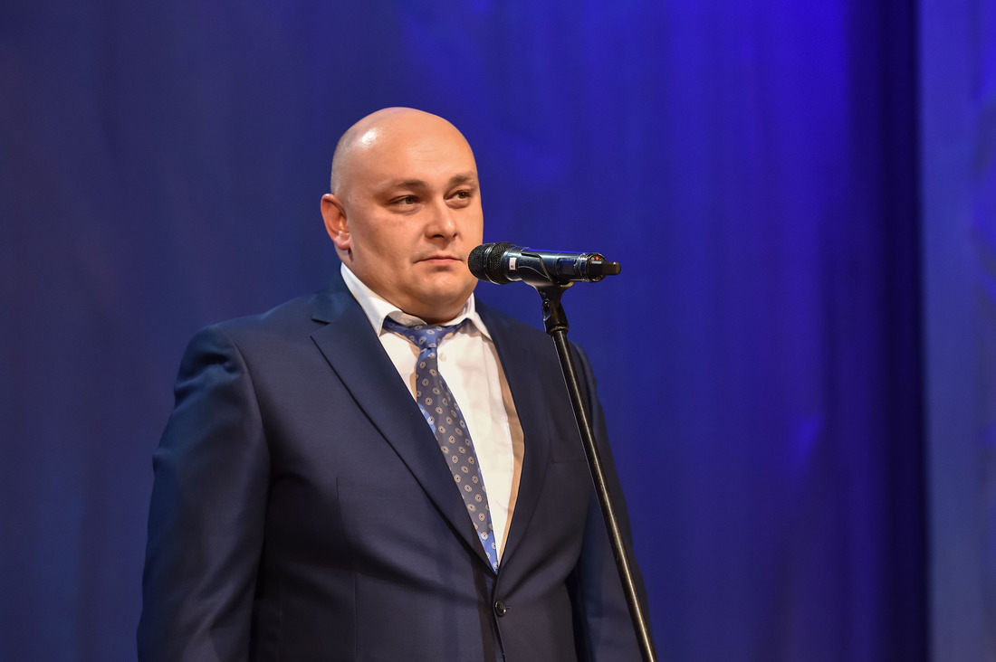 Работников компании с праздником поздравил генеральный директор — Антон Борисович Кузьмин