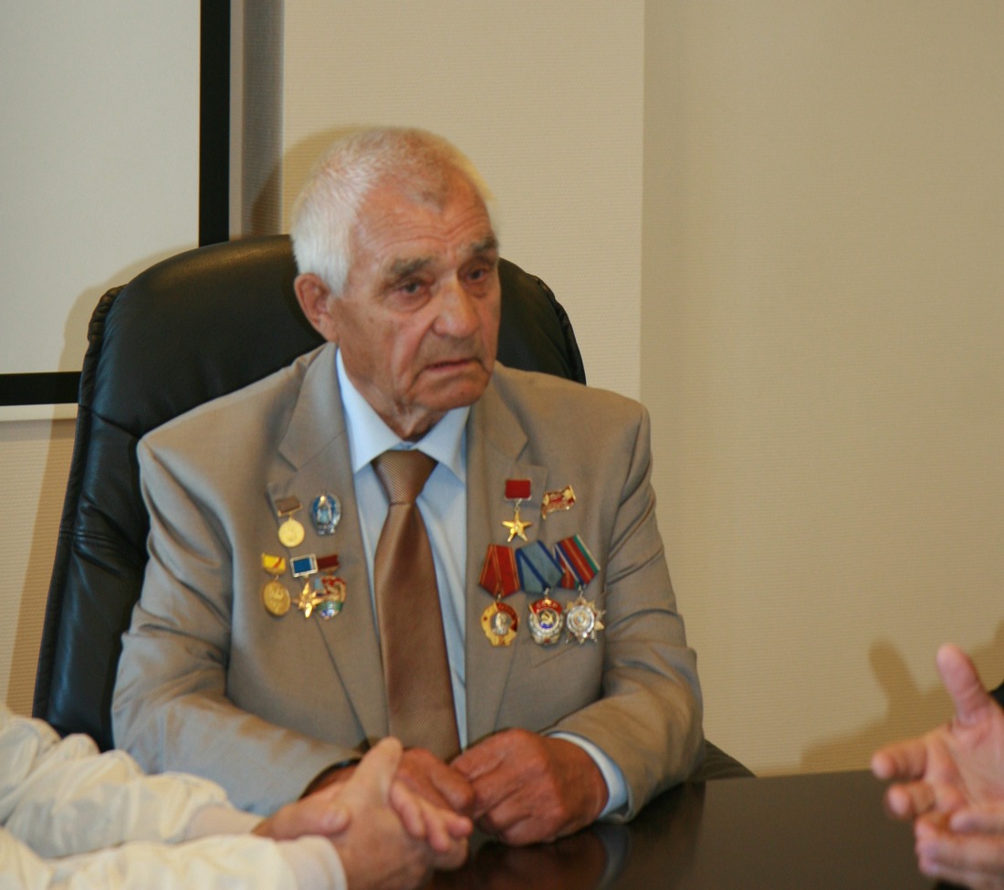 Виктор Васильевич Молозин — Герой Социалистического Труда