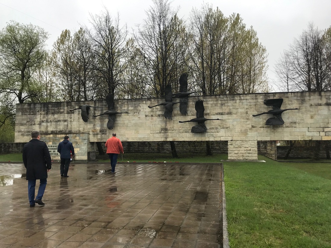 Невские «Журавли» — мемориальный комплекс памяти павших героев обороны Ленинграда и жителей блокадного города.
