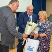 Почетную награду получает начальник отдела налогов Ольга Оринчак