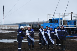 Участники "Почетной вахты" на Оренбургском нефтегазоконденсатном месторождении